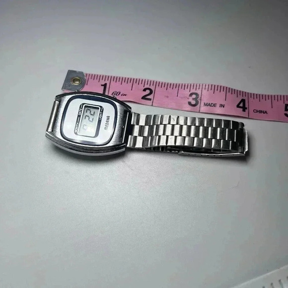 Medina 1980s Digital Watch LCD Quartz Adjustable Band Works! - Picture 4 of 5